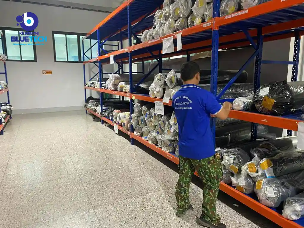 lap-dat-he-thong-ke-trung-tai-cho-kho-hang