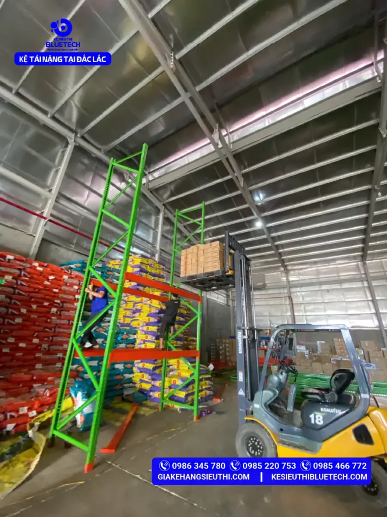 Kiểm tra tải trọng kệ tải nặng 2680x1100x6000mm Đắk Lắk tải 2000kg/tầng xe nâng Komatsu 18 5 dãy chữ W 1 đôi 4 đơn 128 pallet chân Omega 90x60x2 Beam 50x120