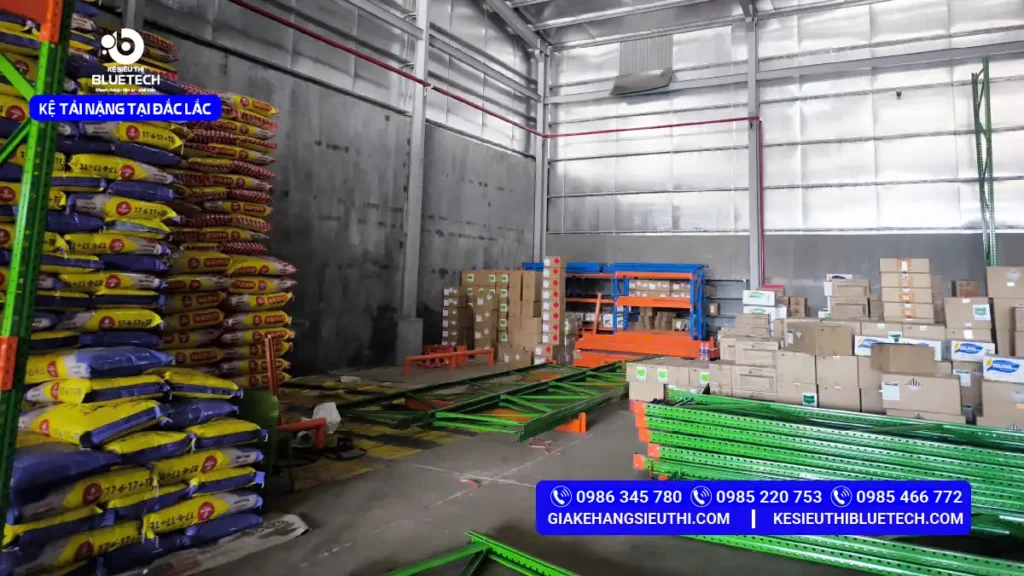 Tập kết kệ tải nặng 2680x1100x6000mm trước khi lắp đặt Đắk Lắk chân Omega 90x60x2 xanh lá Beam 50x120 cam 16 bộ 128 pallet tải 2000kg