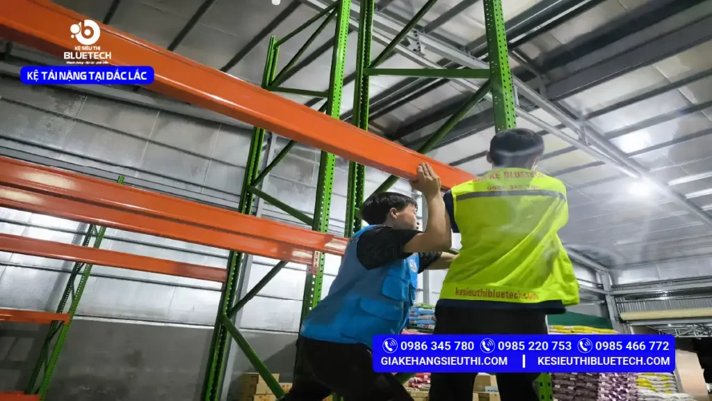 Cán bộ Bluetech lắp kệ tải nặng Đắk Lắk đúng tiêu chuẩn 5 dãy chữ W 1 đôi 4 đơn 128 pallet