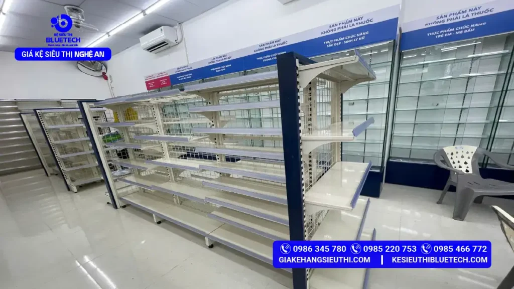 Thiết kế thi công nhà thuốc Pharmacity kệ đôi giữa nhà lưng lưới tại Nghệ An - Bluetech