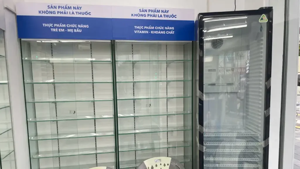 Thiết kế thi công nhà thuốc Pharmacity tủ kính TPCN trẻ em mẹ bầu vitamin khoáng chất - Bluetech